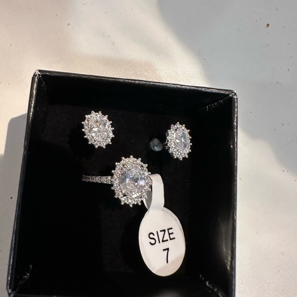 Jewelry - Perfect 925 zircon travel ring with matching earrings